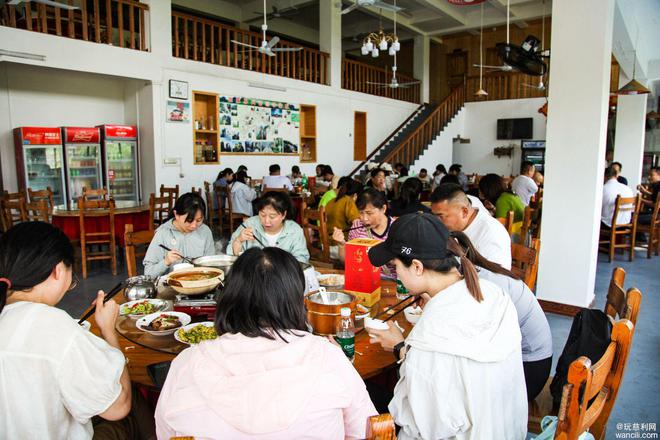 安博体育网站：慈利县物业服务行业协会2024年团建活动走进红岩岭景区