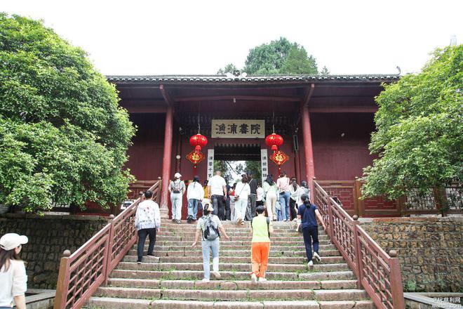 安博体育网站：慈利县物业服务行业协会2024年团建活动走进红岩岭景区(图3)