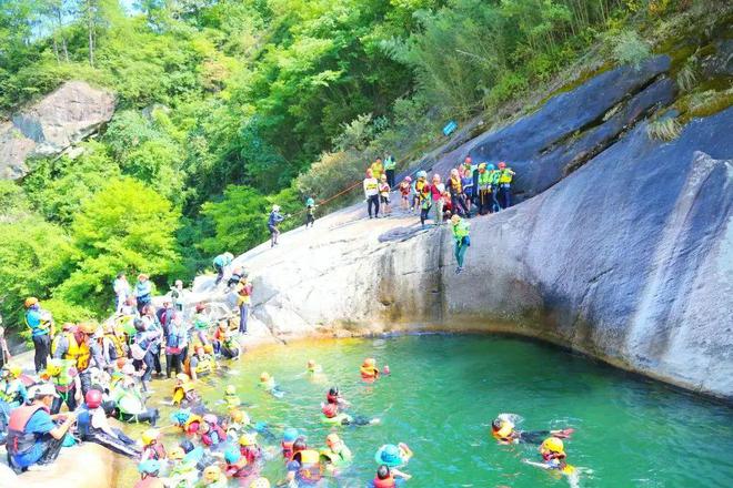 激流滑梯、深潭勇者！炎炎夏日走进自然“空调房”做逆流而上的小勇士！(图10)