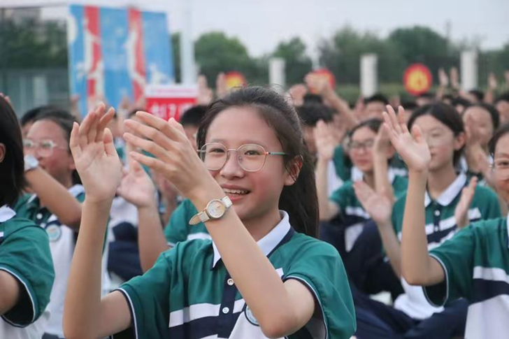 安博体育：河南省漯河市郾城区初级实验中学西校区20242025学年度七年级国防教育团建活动欢乐行(图1)