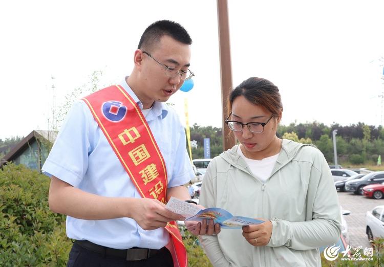 安博体育：建行日照分行开展“奋进七十载同心向未来”主题团建活动_大众网(图1)