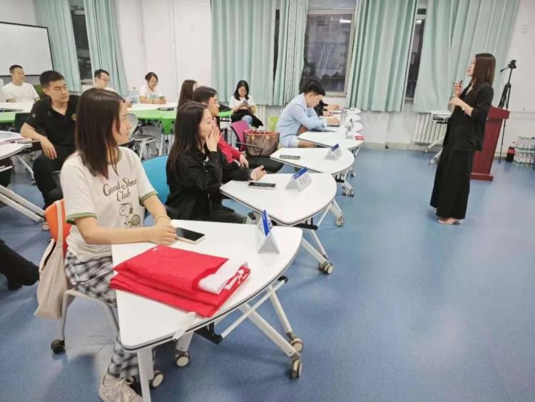 安博体育平台：迎新共庆携手未来——北京物资学院MBA联合会聘任仪式暨团建活动圆满完成(图2)
