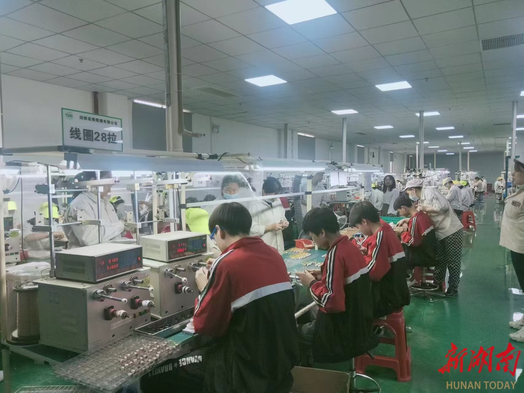 衡阳市中等职业学校“双优”建设系列观察·常宁市职业中等专业学校的“造梦”方程式丨湖南日报要闻(图10)