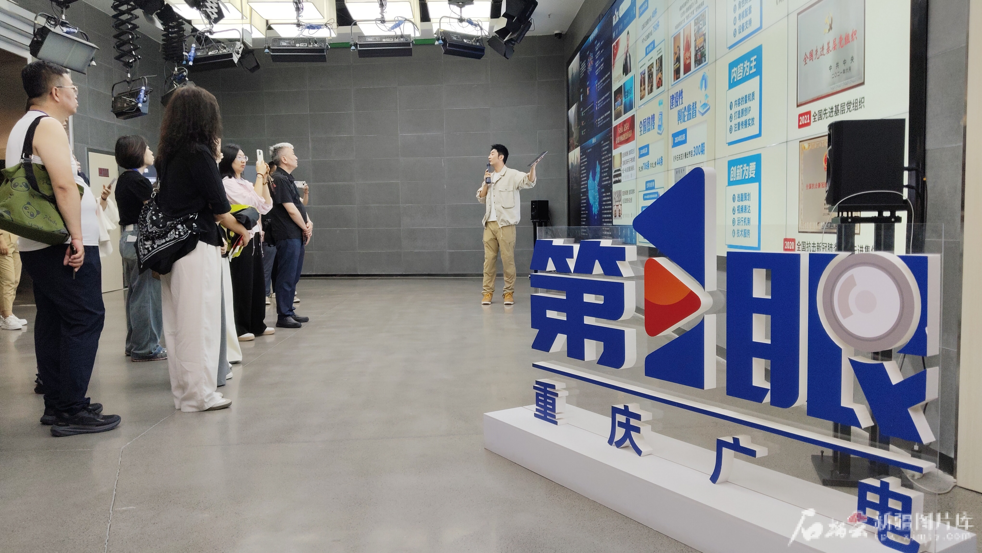 新疆媒体人赴重庆“沉浸式”取经为“新闻+服务”能力提升注入新动能(图1)