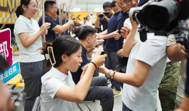 运城农商银行开展“党建引领红色健能”员工团建暨集体生日会(图10)