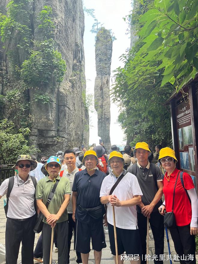 安博体育：深度剖析：恩施旅行哪家做团建更专业带你解锁完美团建之旅(图2)