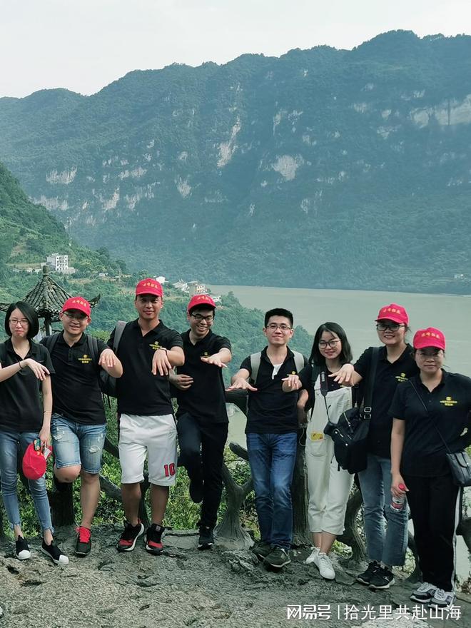 安博体育：深度剖析：恩施旅行哪家做团建更专业带你解锁完美团建之旅(图4)