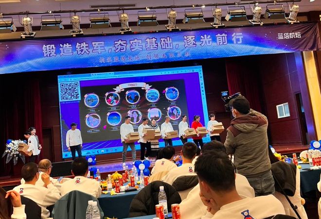安博体育平台：企业户外多人团建互动游戏大全(图2)