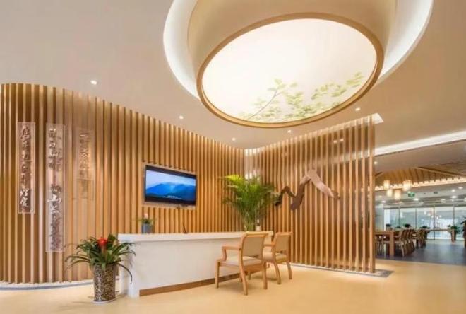 安博体育平台：新康养绘就温暖底色枫叶整合照护共筑“银龄”美好生活(图1)