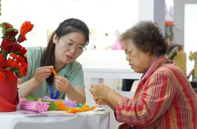 安博体育平台：新康养绘就温暖底色枫叶整合照护共筑“银龄”美好生活(图8)