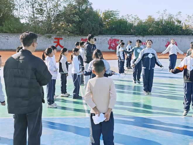 临湘市定湖中学：创新“体育+心理”双师校本模式破解心理健康教育“说教尴尬”(图2)