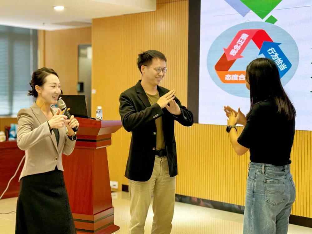 安博体育网站:专业与温情并重——残特奥会“小海豚”炼成记(图2)